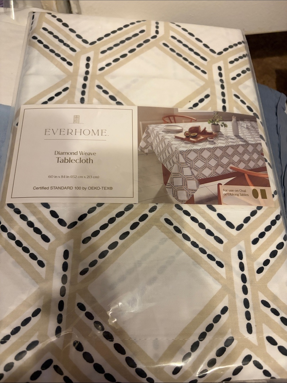 Everhome Diamond Weave 60-
Inch x 84-Inch Oblong
Tablecloth in Peyote/Tan White